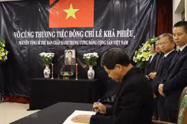 Embajadas de Vietnam en Malasia y Japón rinden homenaje póstumo al exdirigente Le Kha Phieu
