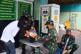 Indonesia promueve los “cajeros automáticos” de arroz en ayuda a pobladores de menos recursos