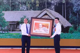 Lanzan en Vietnam colección de estampillas sobre Tío Ho 