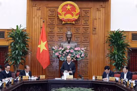 Premier vietnamita exige adoptar planes concretos para garantizar crecimiento económico pese a COVID- 19