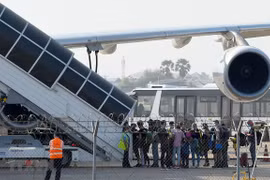 Camboya cobra depósito diario de prueba de COVID-19 en aeropuerto