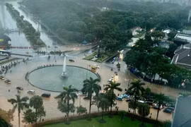 Lluvias torrenciales inundan la capital de Indonesia