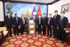Vietnam presenta suministros médicos al pueblo de Laos
