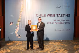 Reconoce Embajada de Chile a destacado sommelier vietnamita 