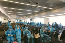 Repatrían a 240 ciudadanos vietnamitas desde Corea del Sur por COVID-19