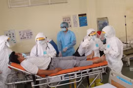Ciudad vietnamita pone en funcionamiento hospital de campaña para hacer frente a coronavirus