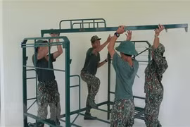 Soldados en la primera línea de combate contra el COVID-19 en Vietnam