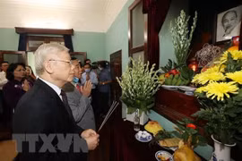 Máximo dirigente partidista de Vietnam rinde tributo al Presidente Ho Chi Minh
