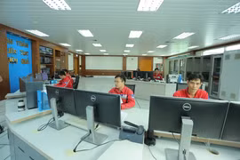 Los ingenieros de Petrovietnam siempre mantienen operaciones seguras, continuas y efectivas para servir al desarrollo socioeconómico. (Fuente: VNA)