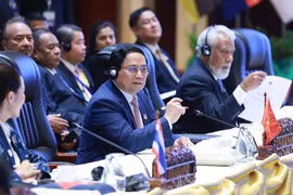 El primer ministro Pham Minh Chinh habla en la sesión plenaria de la 44ª Cumbre de la ASEAN en Vientiane el 9 de octubre. (Foto: VNA)
