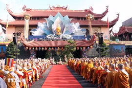 Ceremonia del cumpleaños de Buda en 2568 en el Templo Nacional de Vietnam. (Foto: VNA)