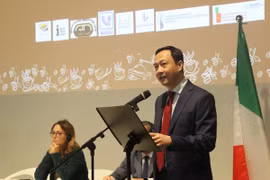 El embajador vietnamita en Italia, Duong Hai Hung, interviene en el evento (Fuente: VNA)