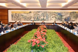 Aprecian importancia de intercambio de experiencias Vietnam- China en formación de funcionarios