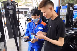 Disminuyen levemente precios de gasolina en Vietnam