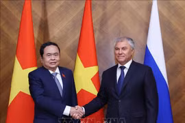 Presidente de Parlamento vietnamita mantiene conversaciones con titular de Duma Estatal de Rusia