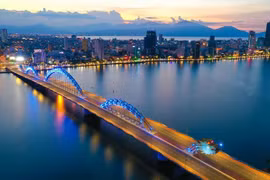 Da Nang se ilumina durante los días de distanciamiento social