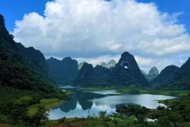 Contemplan la belleza del monte Mat Than en provincia de Cao Bang