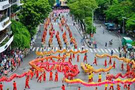 La comunidad contribuye al renacimiento de fiestas tradicionales en Hanoi
