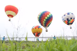 Globos aerostáticos gigantes promueven el turismo de Hanoi