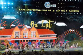 El X Festival de las Flores de Da Lat fue inaugurado en la plaza Lam Vien (Fuente: VNA)