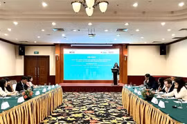 Mai Thi Dieu Huyen, representante del Consejo de Mujeres Empresarias de Vietnam, pronuncia el discurso de apertura de la conferencia. (Fuente: VNA)
