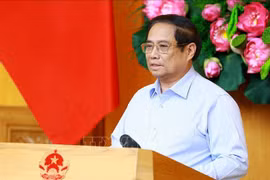 El primer ministro Pham Minh Chinh preside la reunión del Comité Directivo para revisar y abordar los problemas en documentos legales. (Fuente: VNA)