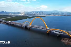 Puente Binh Minh sobre la bahía de Cua Luc en la provincia de Quang Ninh (Fuente: VNA)