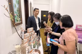 Empresas y socios debaten sobre productos Halal para exportación. (Fuente: hanoimoi.vn)