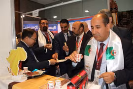 Delegados visitan el pabellón de Vietnam en el evento (Fuente: VNA)