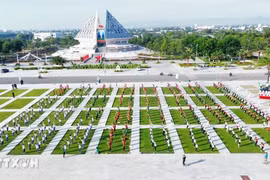 Más de mil personas participan en el X Día Internacional del Yoga en la provincia vietnamita de Ninh Thuan (Fuente: VNA)
