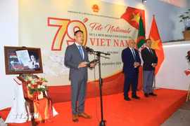 El embajador vietnamita Tran Quoc Khanh habla en la ceremonia (Fuente: VNA)