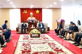Dirigentes de la provincia de Binh Duong trabaja con una delegación del distrito de Seo Daemun, Seúl, Corea del Sur. (Foto: VNA)
