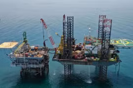 La plataforma petrolera y de gas Pertamina Hulu Energi (PHE) Offshore North West Java (ONWJ) en las aguas de Indramayu, Java Occidental. (Foto: Antara)