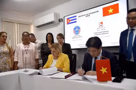 En la ceremonia de la firma del acuerdo entre la FAV y la ONBC (Fuente: VNA)