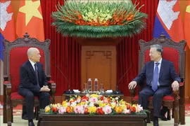 En el encuentro entre el secretario general del Comité Central del Partido Comunista de Vietnam, To Lam (derecha) y el rey camboyano Norodom Sihamoni. (Fuente: VNA)