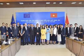 Los delegados participantes de la quinta reunión del Comité conjunto Vietnam-UE (Fuente: VNA)