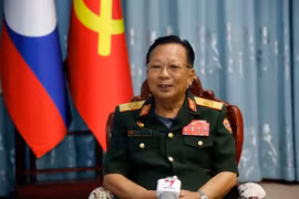 El General Chansamone Chanyalath, viceprimer ministro y ministro de Defensa de Laos (Fuente: VNA)