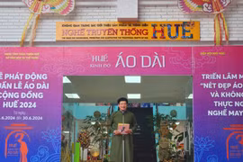 En la inauguración de la Semana Comunitaria de Ao dai Hue 2024 (Fuente: VNA) 