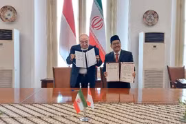 En la firma de un acuerdo de cooperación para garantizar la calidad de los productos halal entre los gobiernos de Indonesia e Irán. (Foto: antaranews.com)
