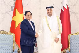 El primer ministro de Vietnam, Pham Minh Chinh, y su homólogo de Catar, Sheikh Mohammed bin Abdulrahman bin Jasim Al-Thani. (Fuente: VNA)
