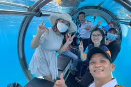 Los servicios submarinos de Vinpearl ofrecen experiencias emocionantes para los turistas. (Foto: baokhanhhoa.vn)