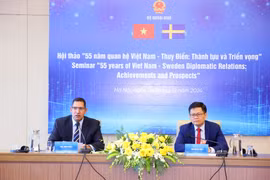 El jefe del Departamento de Europa de la Cancillería vietnamita, Bui Ha Nam y el embajador de Suecia en Hanoi, Johan Ndisi presidenel seminario (Fuente: VNA)