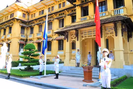 [Fotos] Izamiento de bandera de ASEAN en Hanoi
