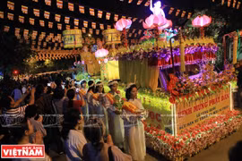 [Fotos] La procesión de Śarīra en el Día de Vesak