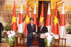[Galería] Primer ministro de Japón visita Vietnam