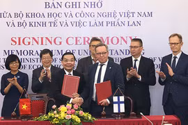 Vietnam y Finlandia rubrican acuerdo sobre ciencia-tecnología e innovación
