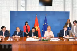 Vietnam y Unión Europea suscriben acuerdo voluntario de asociación para evitar tala ilegal