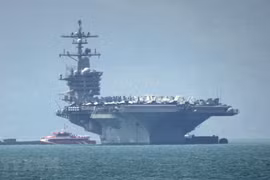 [Fotos] Llega a Vietnam portaaviones USS Carl Vinson