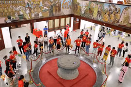 Inauguran tour nocturno en ocasión del Festival del templo Hung en Vietnam