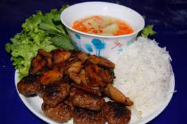 Bun cha, quintaesencia de la cocina callejera de Vietnam